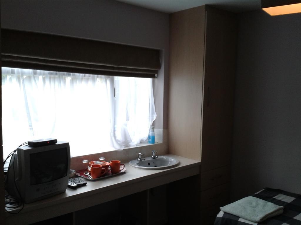 Overnight Stays สต็อกพอร์ต ภายนอก รูปภาพ